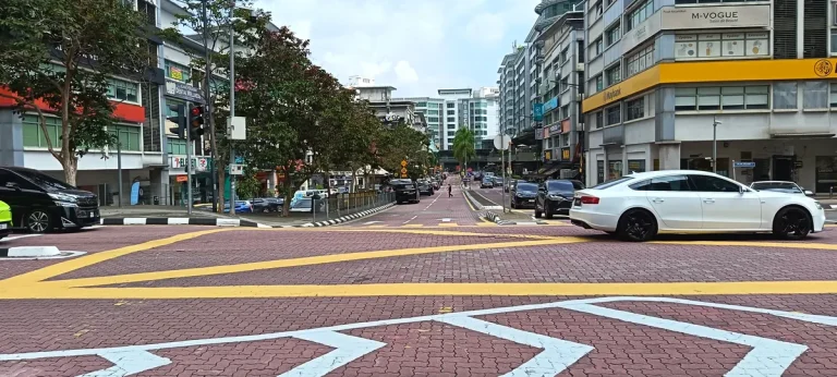 Shops, roadside parking and a junction at Solaris Mont Kiara